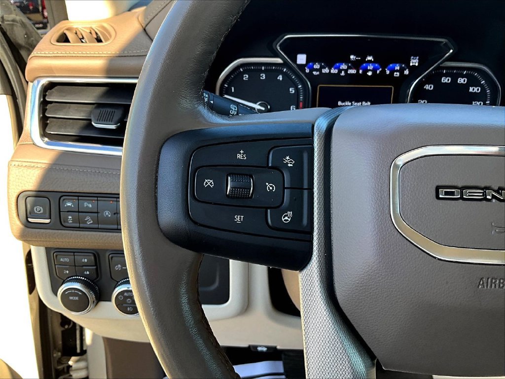 Used 2021 GMC Yukon XL Denali w/ Denali Premium Package AWD/4WD image 13