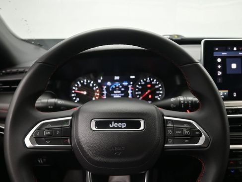 Used 2025 Jeep Compass Trailhawk AWD/4WD image 12