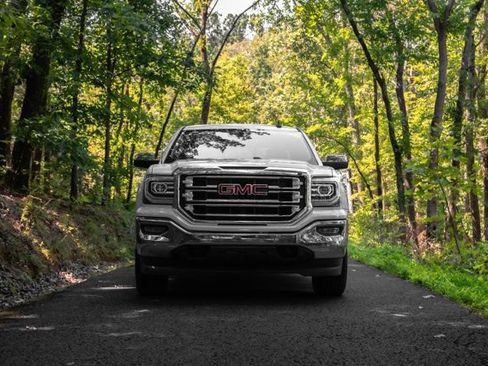 Used 2018 GMC Sierra 1500 SLT AWD/4WD image 2