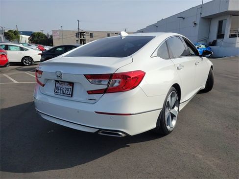 Certified 2018 Honda Accord Touring image 4