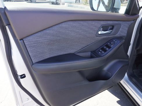 Certified 2023 Nissan Rogue SV FWD image 14