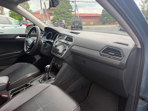 Used 2021 Volkswagen Tiguan SE FWD image 31