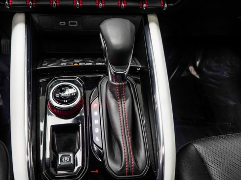 Used 2024 GMC Canyon AT4X image 19