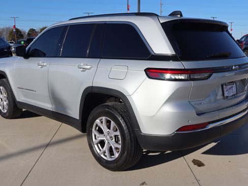 Used 2022 Jeep Grand Cherokee Limited image 7