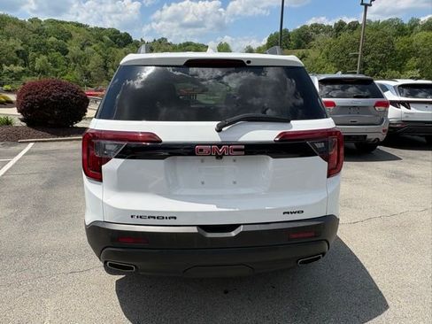 Used 2023 GMC Acadia SLT AWD/4WD image 4