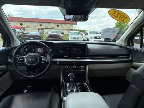Used 2023 Kia Carnival LX FWD image 13