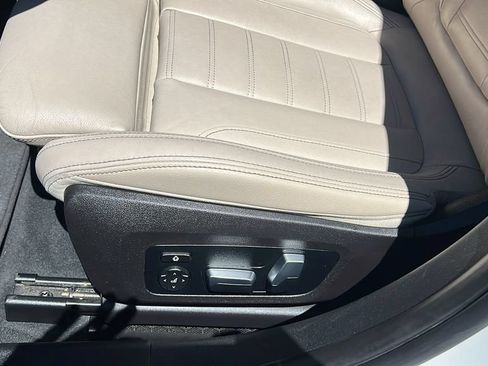 Used 2020 BMW 330i Sedan w/ Premium Package RWD image 15