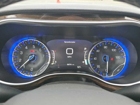 Used 2023 Chrysler Pacifica Limited image 21