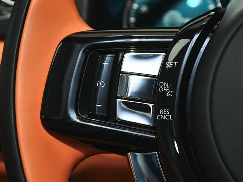 Used 2024 Rolls-Royce Cullinan image 46