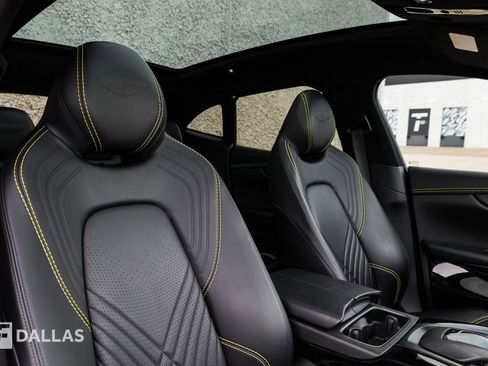 Used 2022 Aston Martin DBX image 41