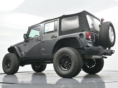Used 2017 Jeep Wrangler Unlimited Rubicon w/ Connectivity Group AWD/4WD image 39