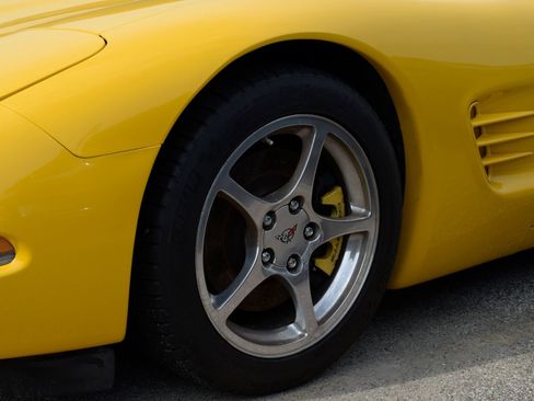 Used 2000 Chevrolet Corvette Convertible w/ Memory Pkg RWD image 23