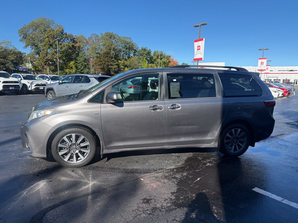 Used 2018 Toyota Sienna XLE w/ XLE Navigation Package AWD/4WD image 3