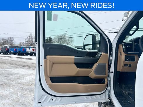 New 2026 Ford F250 Lariat w/ Black Appearance Package image 13