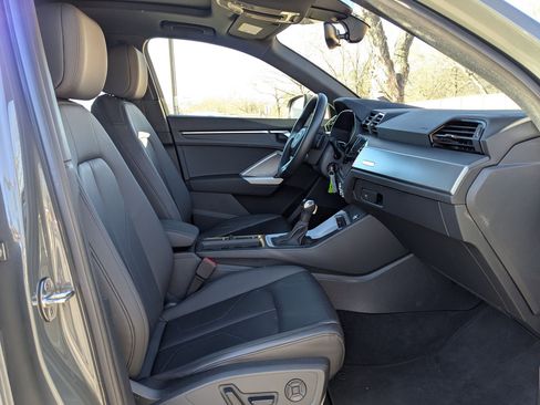 Used 2025 Audi Q3 2.0T Premium image 27