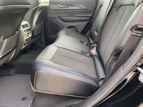 New 2025 Jeep Grand Cherokee Altitude image 12