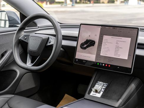 Used 2025 Tesla Model 3 Long Range RWD image 32