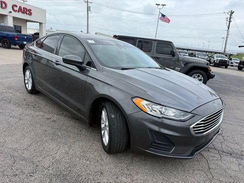 Used 2020 Ford Fusion SE image 6