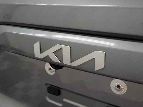 Certified 2024 Kia Niro EX FWD image 8