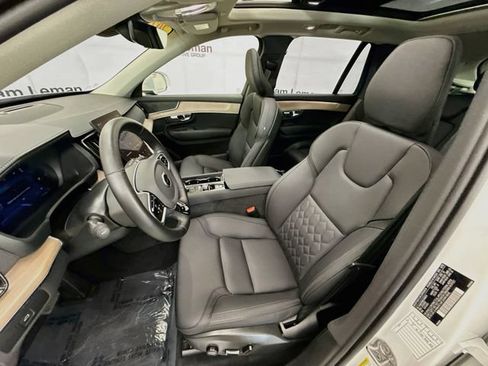 Used 2025 Volvo XC90 B5 Plus AWD/4WD image 21