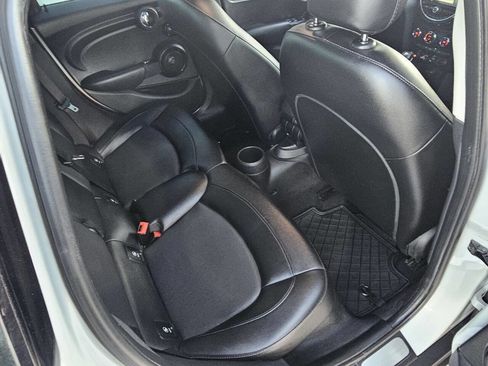 Used 2017 MINI Cooper 4-Door Hardtop image 9