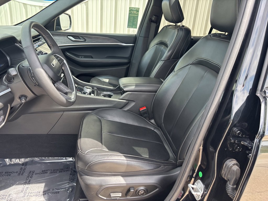 Used 2024 Jeep Grand Cherokee Limited w/ Luxury Tech Group II AWD/4WD image 12
