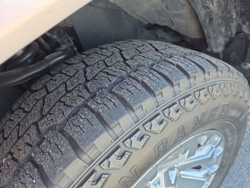 Certified 2020 Toyota Tacoma SR5 image 32