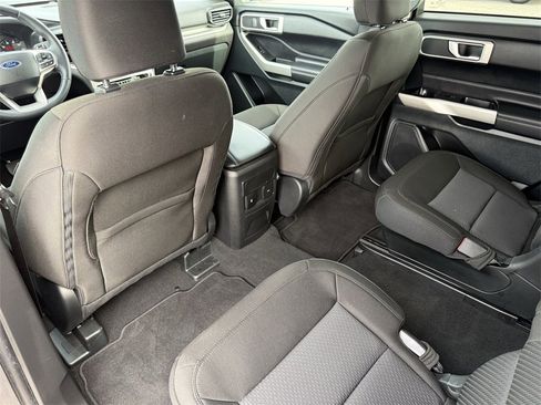 Used 2024 Ford Explorer XLT image 33