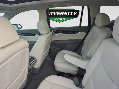 Used 2025 Cadillac XT6 Premium Luxury AWD/4WD image 26