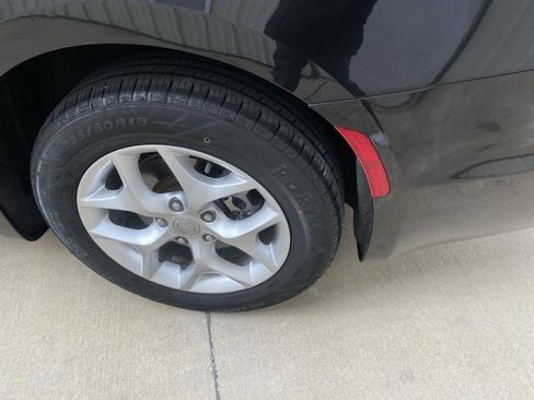 Used 2020 Chrysler Pacifica Limited image 11