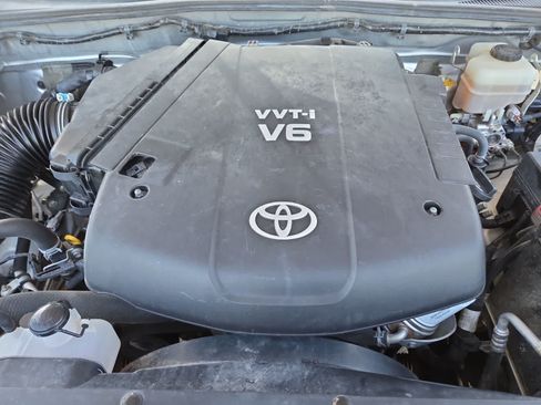 Used 2012 Toyota Tacoma 4x4 Access Cab V6 w/ TRD Off-Road Pkg image 17