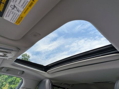 Used 2023 Toyota Highlander XLE FWD image 25