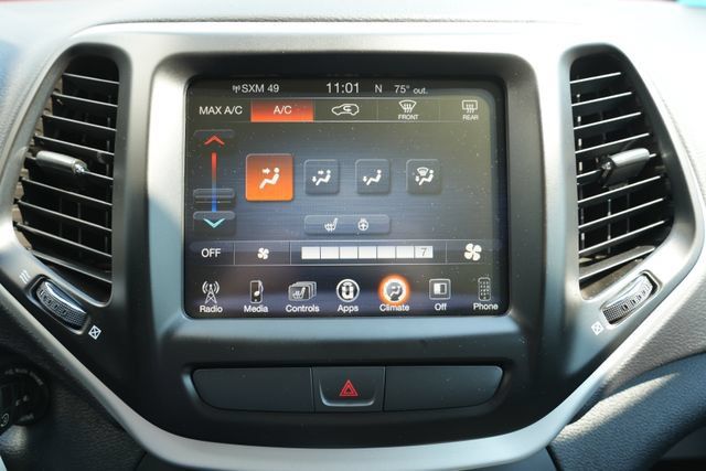 Used 2017 Jeep Cherokee Trailhawk w/ Cold Weather Group AWD/4WD image 23