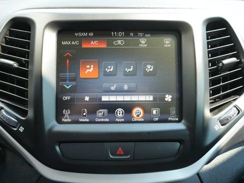 Used 2017 Jeep Cherokee Trailhawk w/ Cold Weather Group AWD/4WD image 23