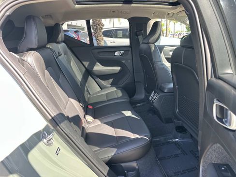 Certified 2025 Volvo XC40 B5 Ultra w/ Climate Package image 24