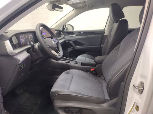 New 2025 Volkswagen Tiguan SE image 21