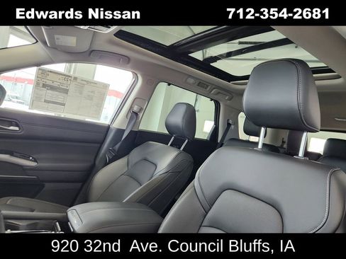 New 2026 Nissan Pathfinder SL w/ SL Premium Package image 24