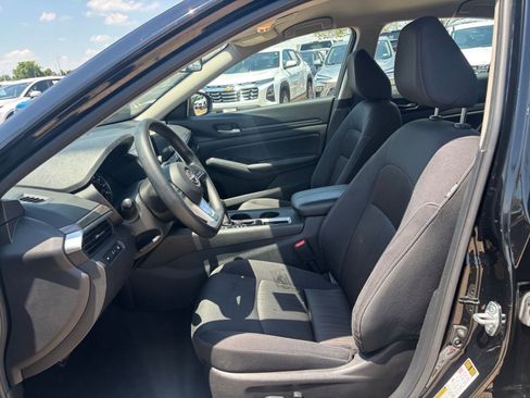Used 2025 Nissan Altima 2.5 SV FWD image 27