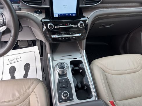 Used 2023 Ford Explorer Platinum w/ Technology Package AWD/4WD image 12