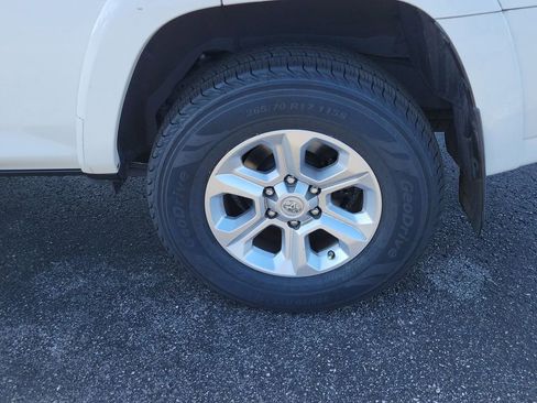 Used 2021 Toyota 4Runner SR5 Premium image 5