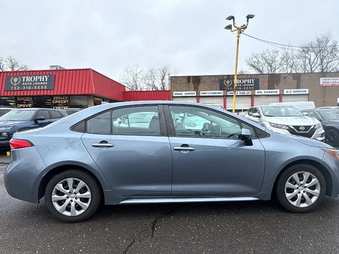Used 2021 Toyota Corolla LE image 4