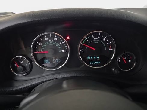 Used 2017 Jeep Wrangler Unlimited Sahara w/ Connectivity Group AWD/4WD image 16