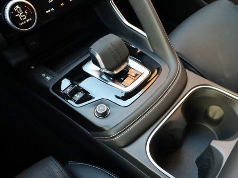 Used 2024 Jaguar E-PACE R-Dynamic SE image 33