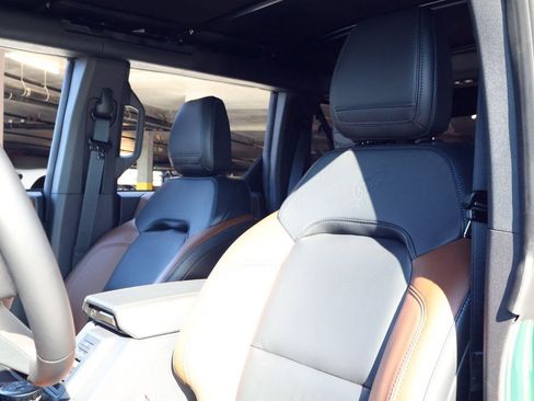 Used 2024 Ford Bronco Outer Banks image 5