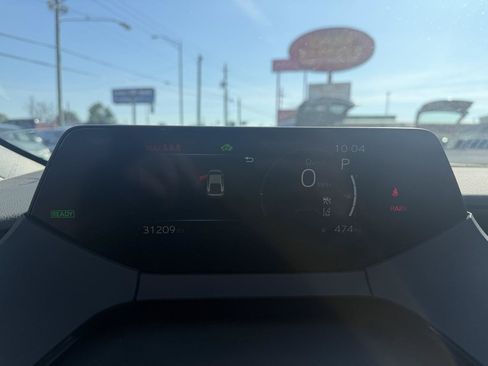 Used 2025 Toyota Prius LE FWD image 18