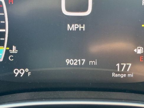 Used 2017 Chrysler Pacifica Limited w/ Advanced Safetytec Group FWD image 17