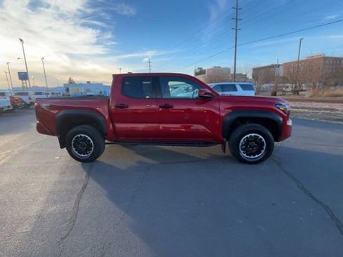 Used 2025 Toyota Tacoma TRD Off-Road image 9