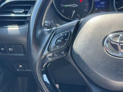 Used 2018 Toyota C-HR XLE FWD image 11