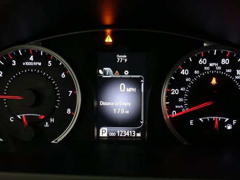 Used 2017 Toyota Camry SE FWD image 17