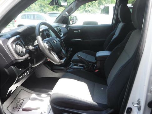 Used 2020 Toyota Tacoma TRD Off-Road image 7